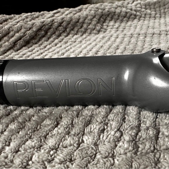 🎄 Revlon 1 1/2 inch Curling Iron Excellent used condition - Picture 2 of 3